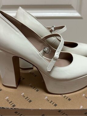 Mix No. 6 Women's Patent Mary Jane Platform Pumps in Ivory NEW